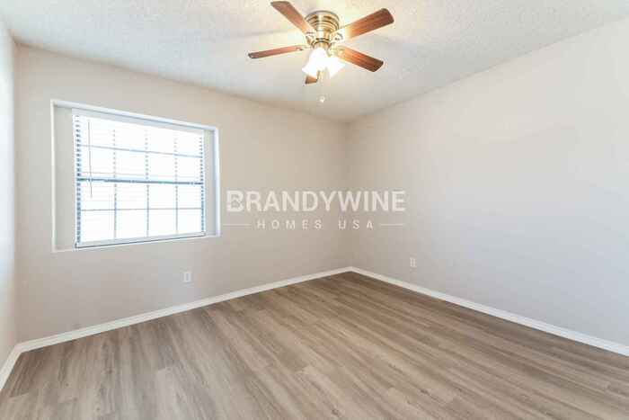Building Photo - 848 Bristol Ave