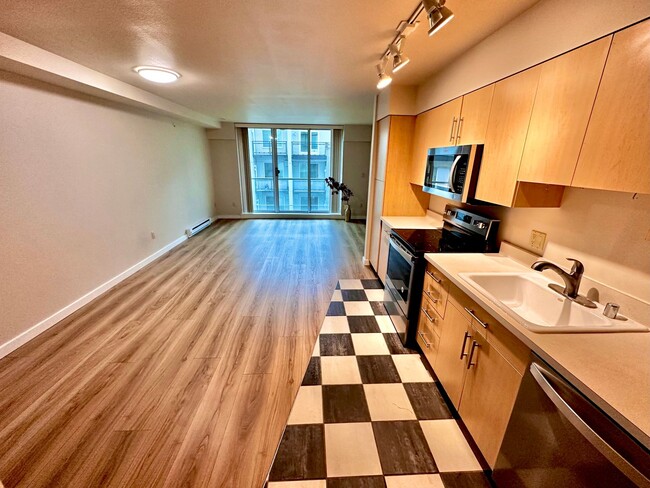 Building Photo - Downtown Bellevue Studio with Balcony, In-...