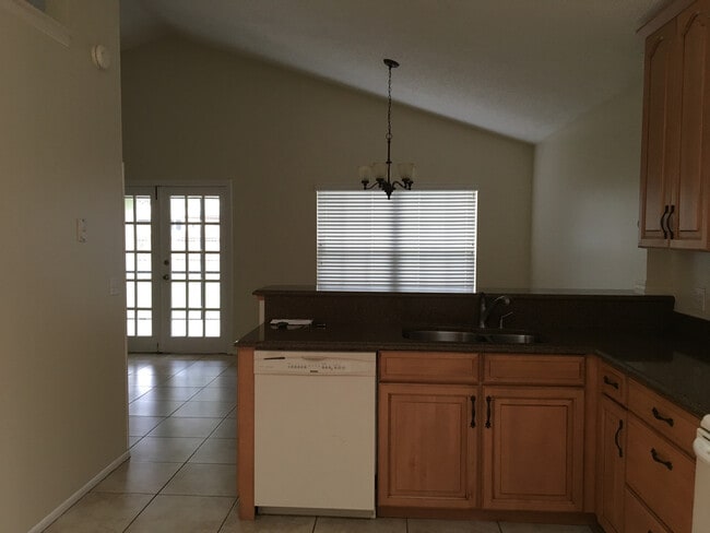 Building Photo - Very Nice 3/2