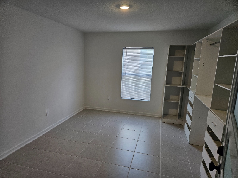 Building Photo - 2414 McKinley Dr