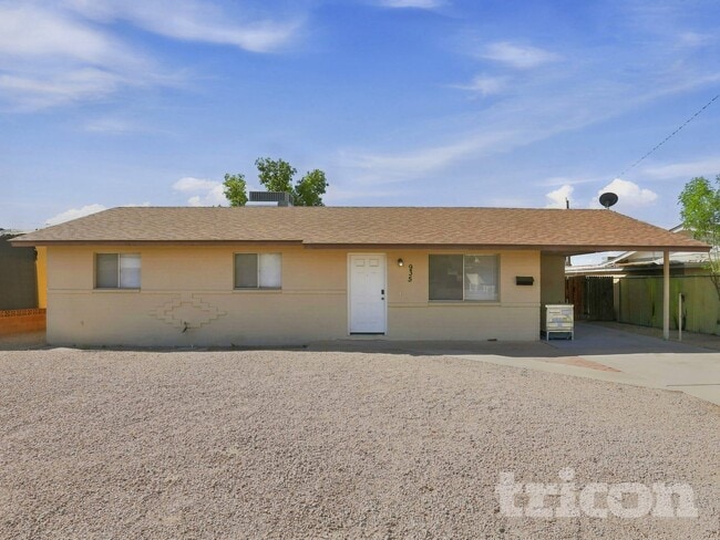 Building Photo - 935 E 10th Dr