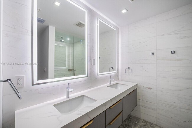 Building Photo - 204 Sunrise Dr