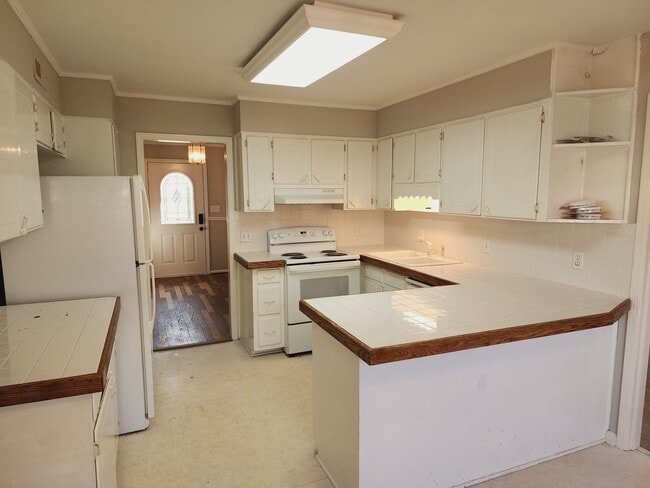 Building Photo - Vestavia Living: 4 Bed, 2.5 Bath Rental on Catala Rd