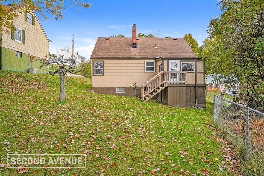 Building Photo - 223 Auburn St