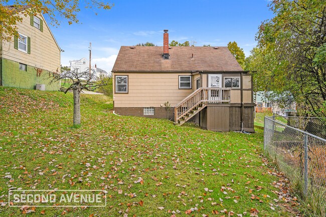 Building Photo - 223 Auburn St