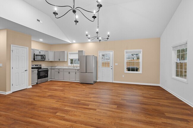 Building Photo - $500 OFF Special - 4Bd/ 2Bath Ranch Style home mins from Downtown Burlington