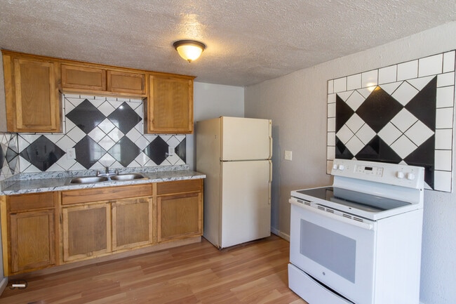 Building Photo - 2202 Monroe St