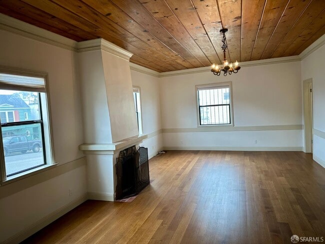 Building Photo - 1599 35th Ave