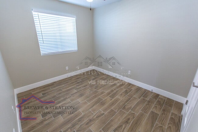 Building Photo - 2334 W Romley Rd