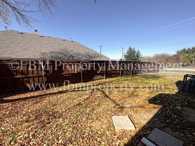 Building Photo - 801 S Wood St