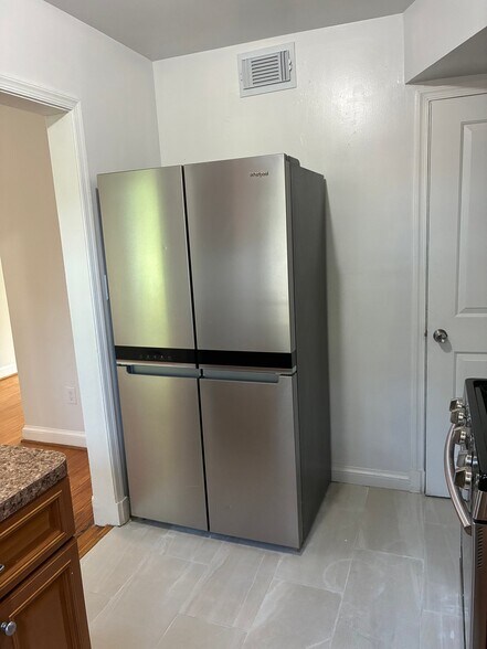 Building Photo - 425 Oakwood St SE