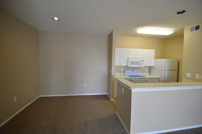 Building Photo - HALF OFF 1ST MONTHS RENT! The Landings 3rd...