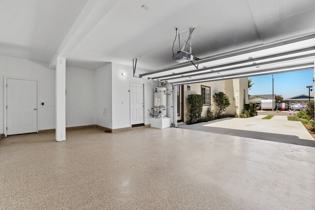 Building Photo - 5142 Pearce Dr