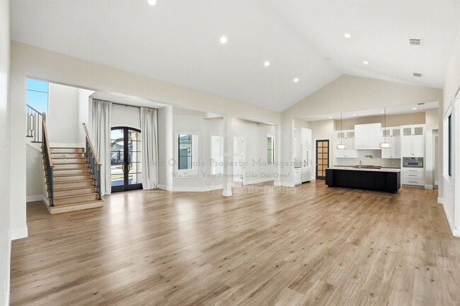 Building Photo - 705 Largovista Dr