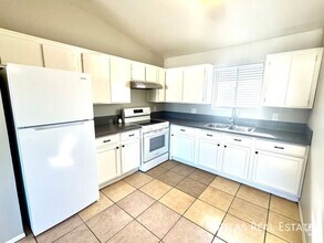 Building Photo - ONE MONTH FREE! Available! 2 bed/ 1 bath A...