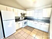 Building Photo - ONE MONTH FREE! Available! 2 bed/ 1 bath A...