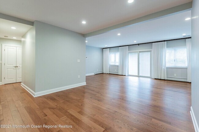 Building Photo - 16 Cypress Ave