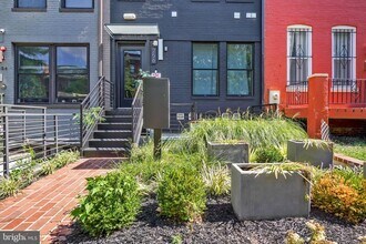 Building Photo - 256 15th St SE