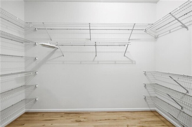 Building Photo - 2530 Wellsley Ln