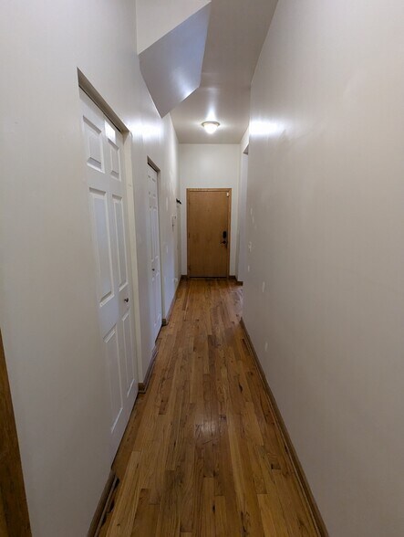 Front Hall - 3212 W Warren Blvd