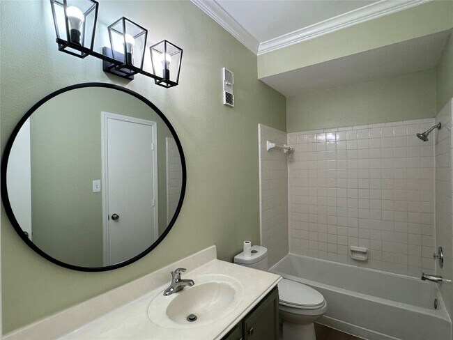 Building Photo - 6500 Harbor Town Dr