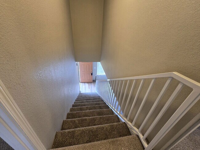 Building Photo - 110 NE Atkinson Ct