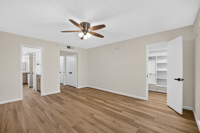 Building Photo - 6547 Bayou Glen Rd