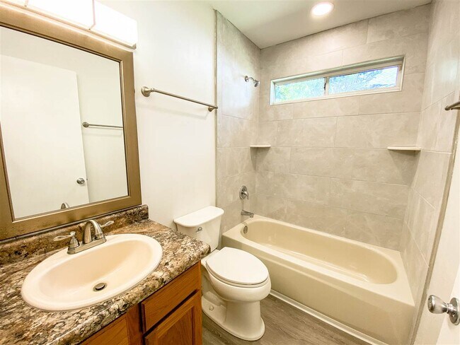 Building Photo - 1301 Sumerlin Dr