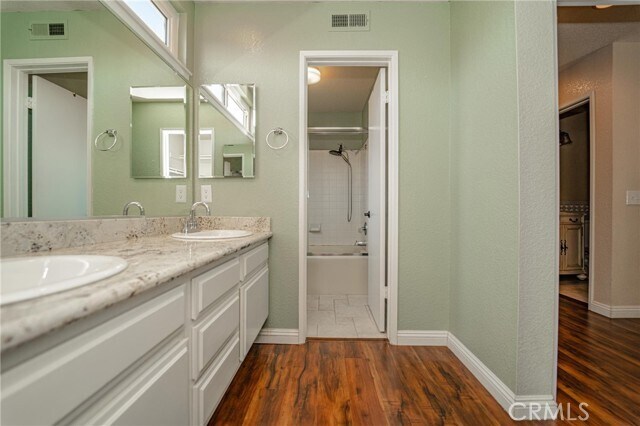 Building Photo - 11123 Woodview Dr