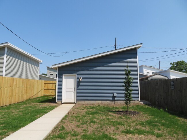 Building Photo - 1446 Wendell Ave