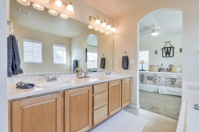 Building Photo - 2 Bedroom 2 Bath home in Observatory Village