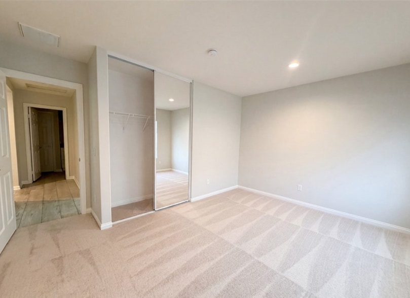 Building Photo - 26666 Dash Dr