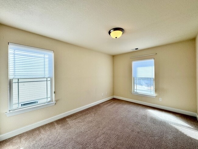 Building Photo - 4-Bedroom Home Ready 07-10-26!! Gourmet Kitchen - Fenced Backyard - Pet Friendly!