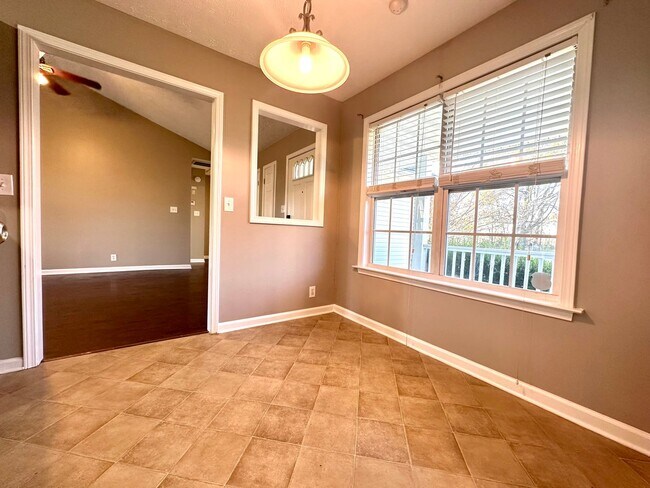 Building Photo - Cozy Single-Family Home with a Fenced Backyard