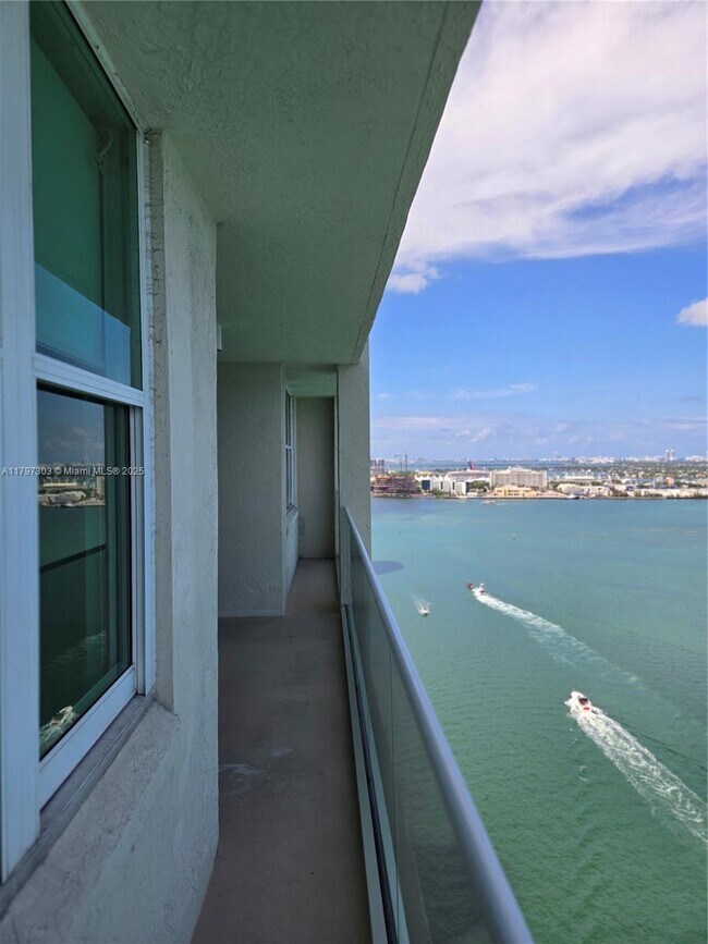 Building Photo - 800 Claughton Island Dr