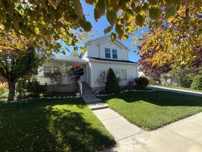 Building Photo - Spacious Tri-Level Home for Rent in Tooele...