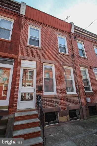 Primary Photo - 832 Mercer St