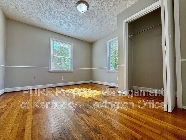 Building Photo - 829 Darley Dr