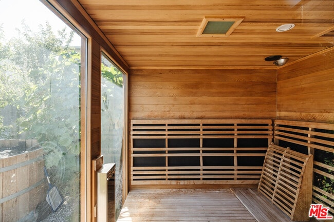 Building Photo - 1097 W Kensington Rd