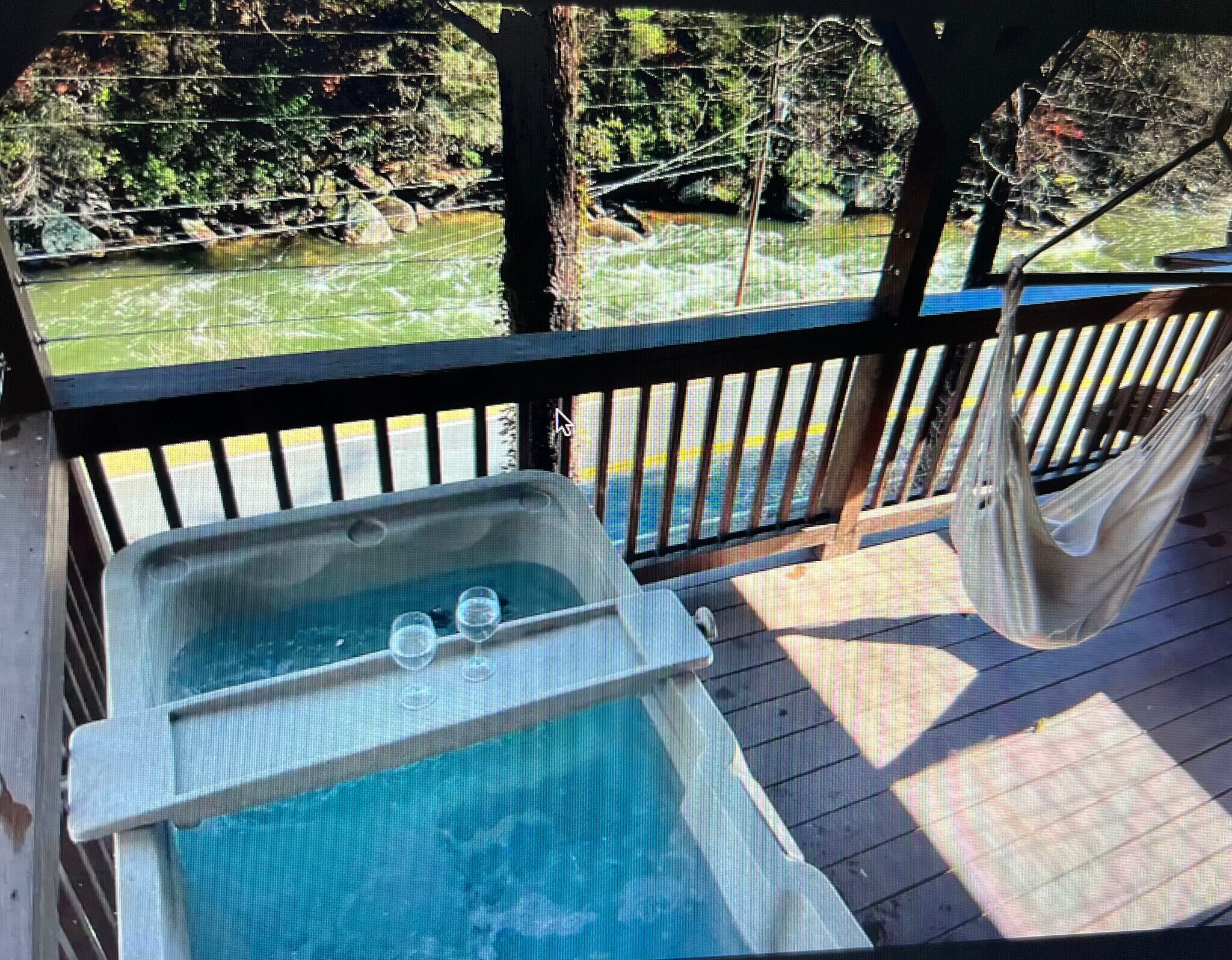 Guess house jacuzzi - 7022 Aska Rd