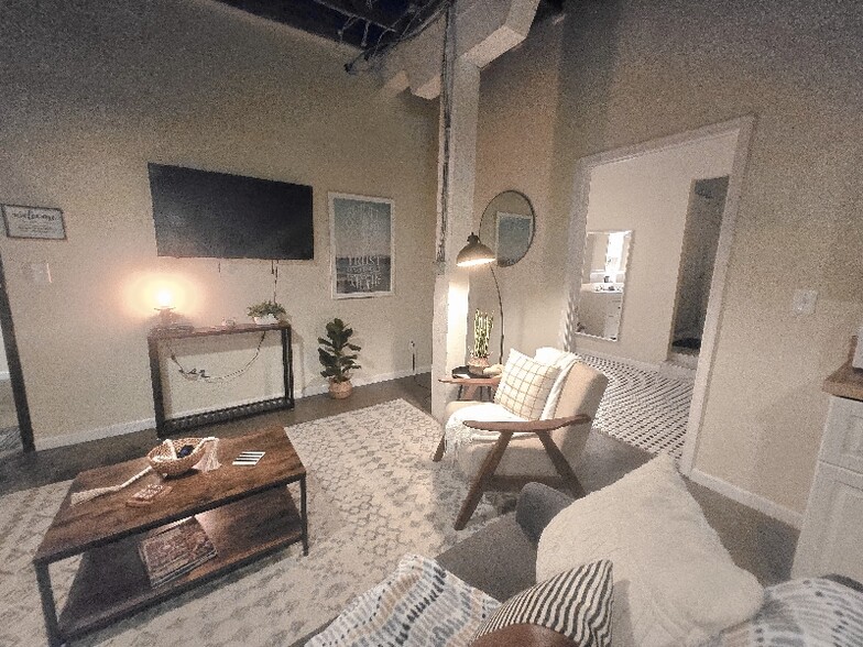 Building Photo - 1009 Jefferson St