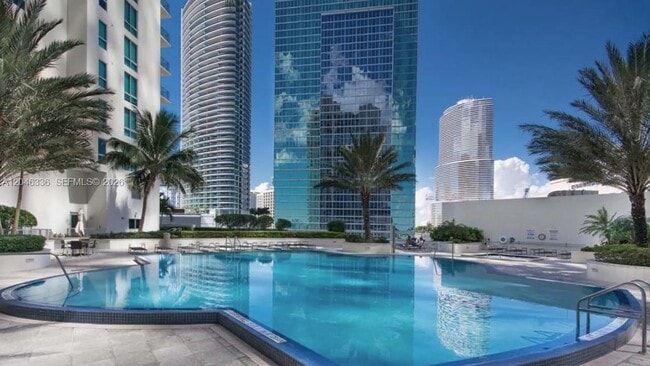 Building Photo - 300 S Biscayne Blvd