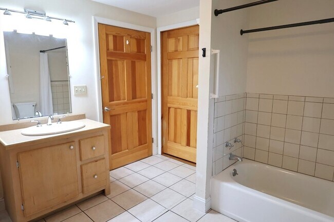 Building Photo - 5 Yankee Way