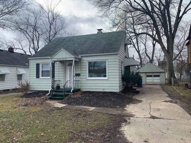 Building Photo - 3 Bedroom home in great neighborhood!