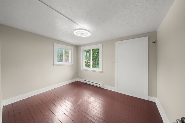 Building Photo - 114 Linden Rd