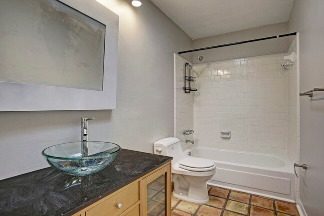 Building Photo - 217 Roy St