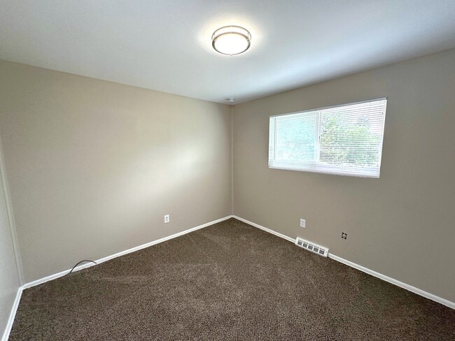 Building Photo - 431 S Victor Way