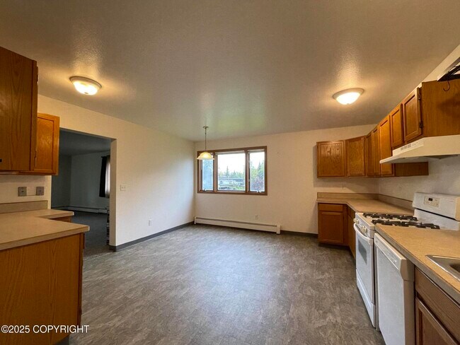 Building Photo - 3903 Iowa Dr