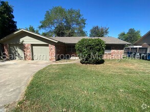 Building Photo - FOR LEASE | Midtown | 3 Bed, 2 Bath Duplex...