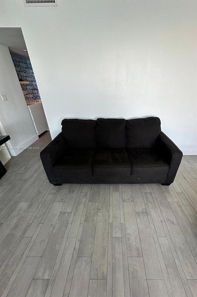 Building Photo - 1100 West Ave